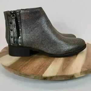 Vince Camuto Catile Pewter Gunmetal Leather Side Zip Ankle Booties Size 8 M